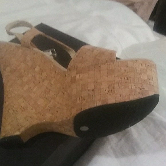 Shoes - Picture 4 of 4